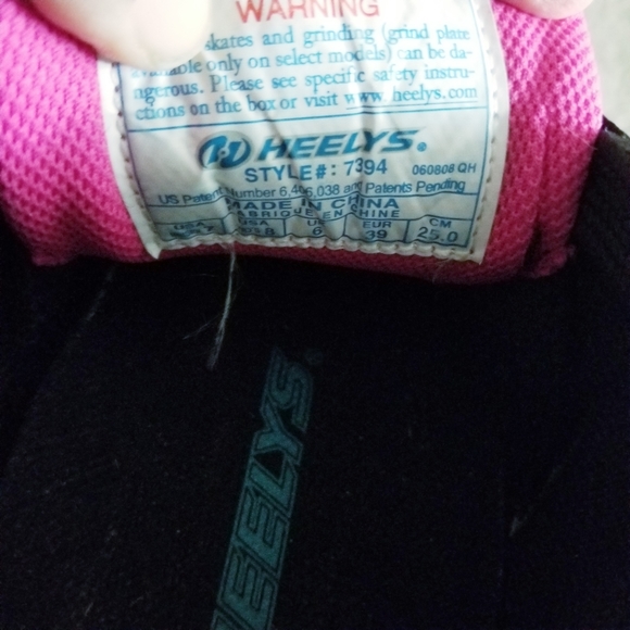 ❌SOLD❌ Vintage Black And Hot Pink Heelys Skate Shoes - Picture 7 of 10
